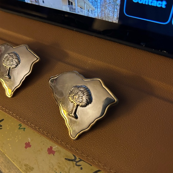 Jewelry - Excellent conditionMJ  Gold and Silver SC state with palm tree. Pin/ pendant